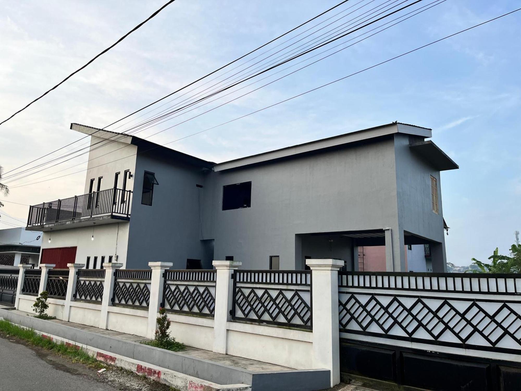 Villa Cassandra Cigombong Exterior photo