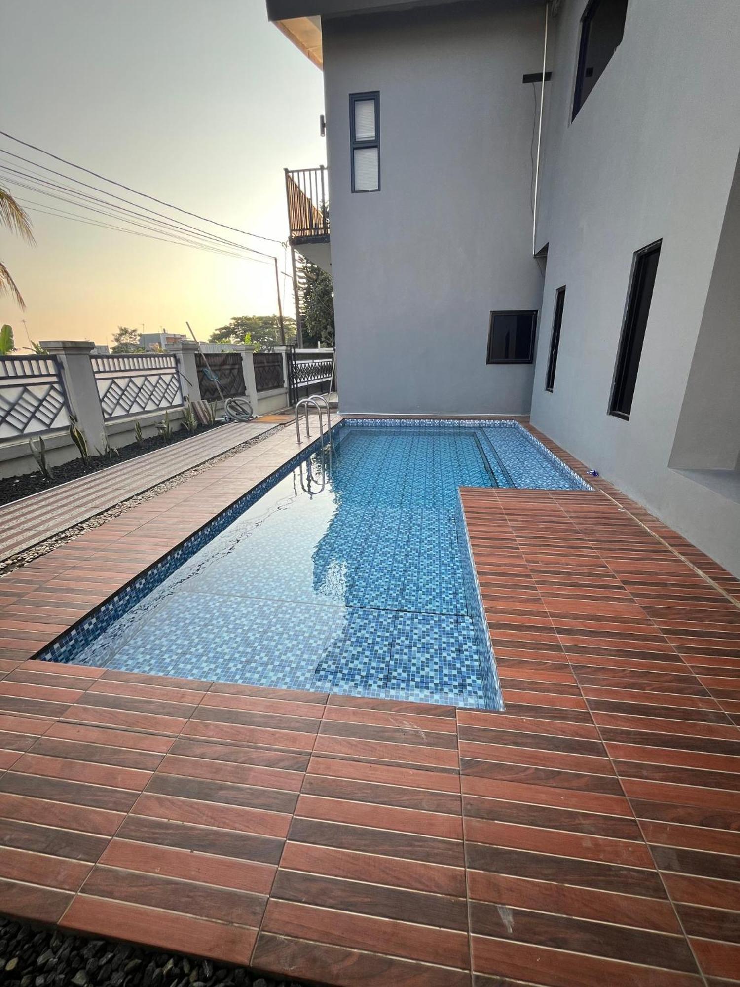 Villa Cassandra Cigombong Exterior photo
